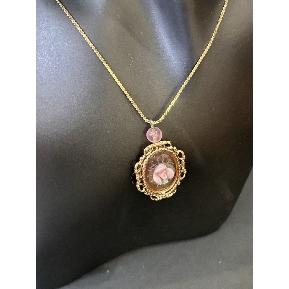 Vintage Gold Tone Rose Cameo Pendant Necklace